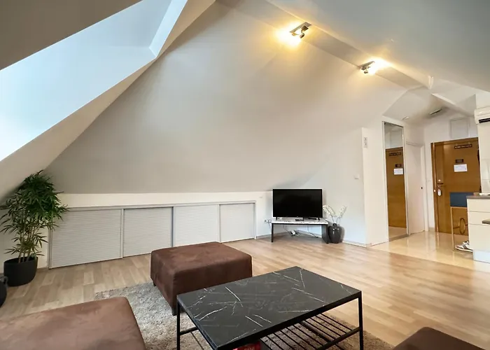 Modern, Spacious With Free Car Parking