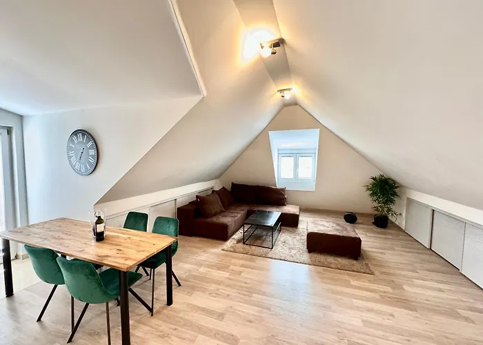 Modern, Spacious With Free Car Parking