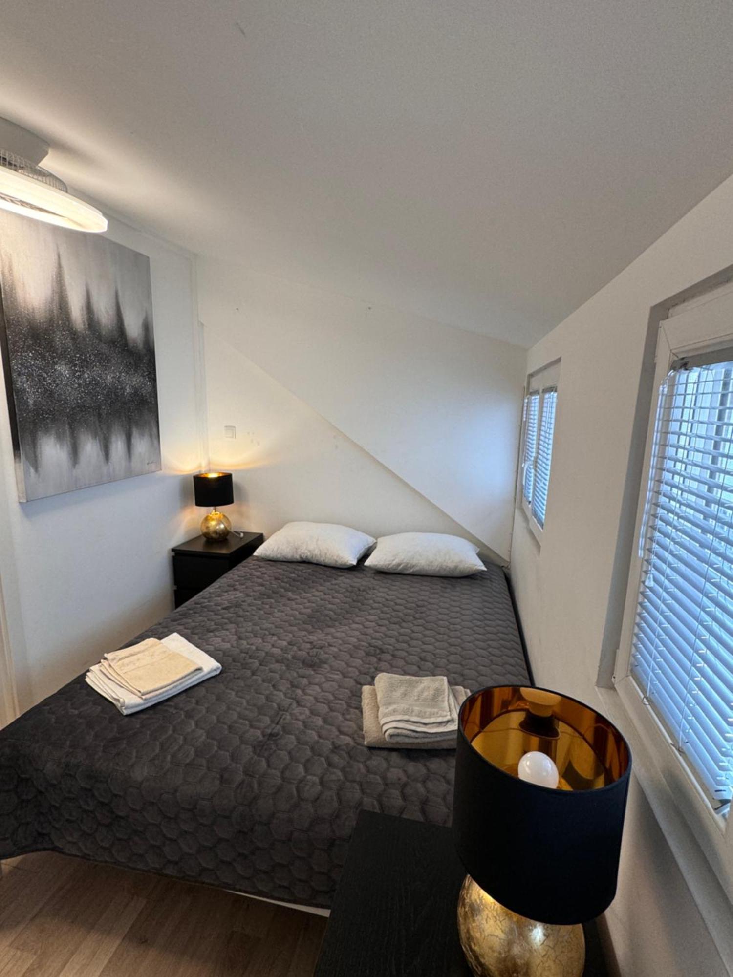 Modern, Spacious With Free Car Parking Split