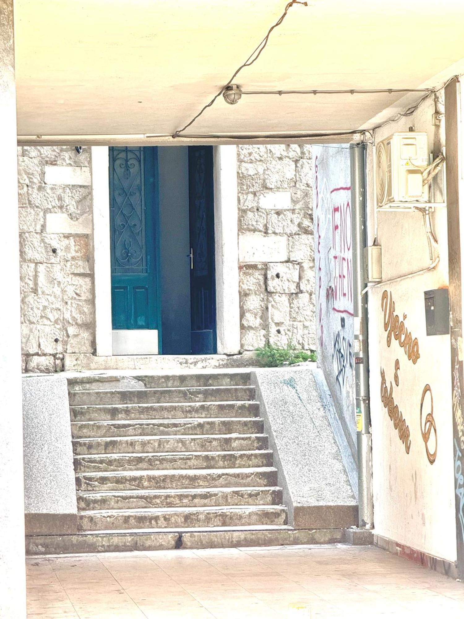 Modern, Spacious With Free Car Parking * Split