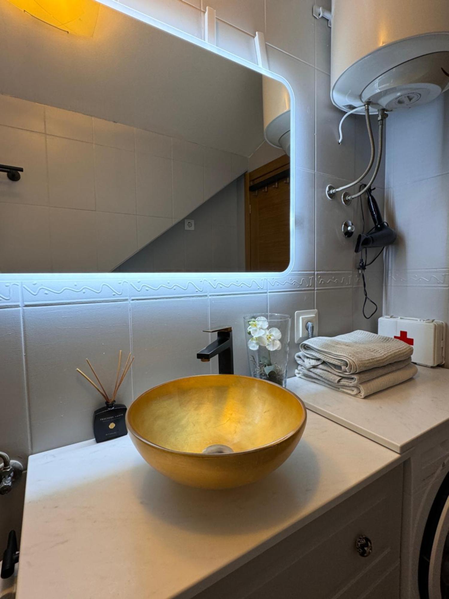 Modern, Spacious With Free Car Parking Apartamento Split
