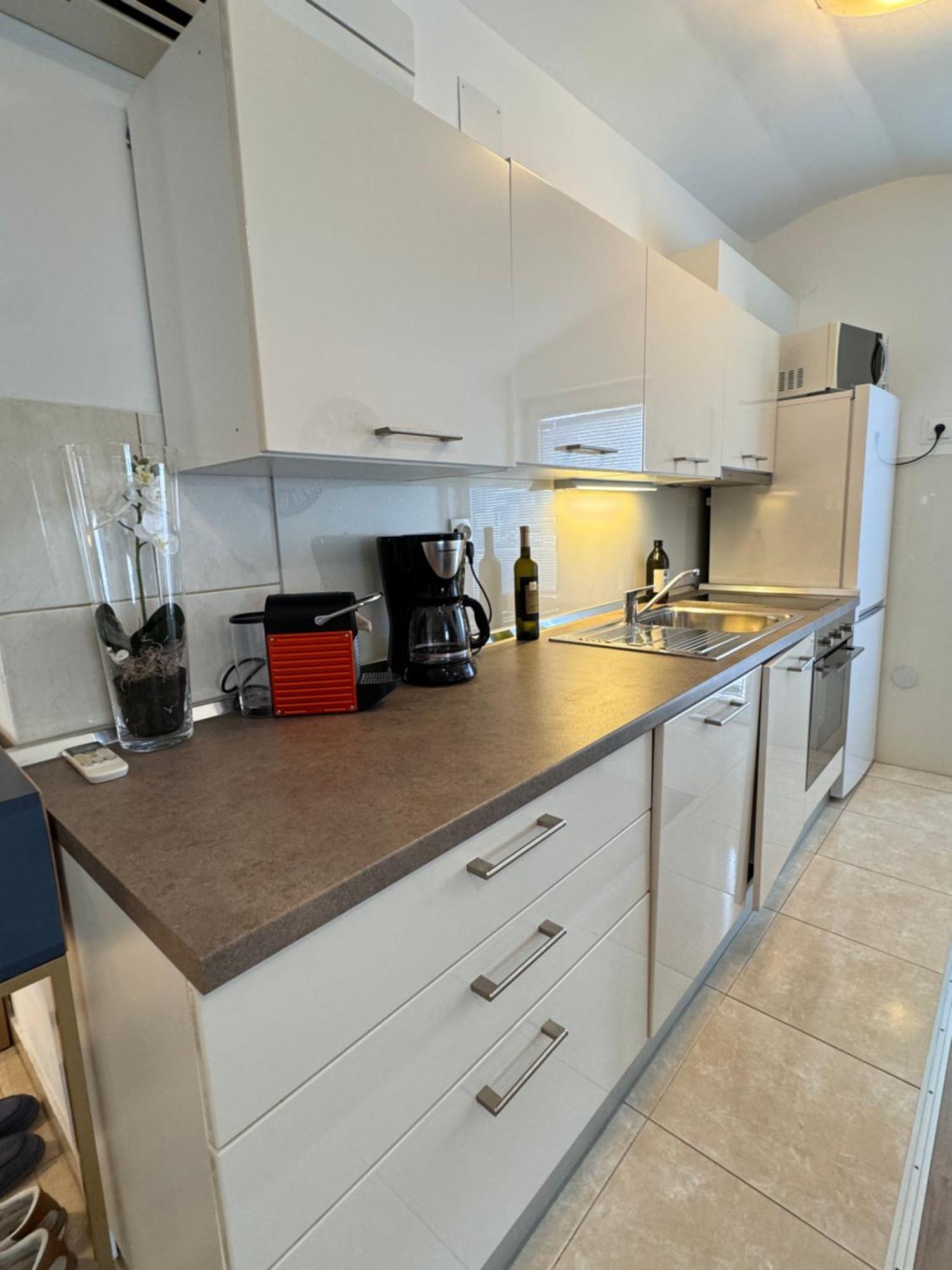 Modern, Spacious With Free Car Parking Apartamento